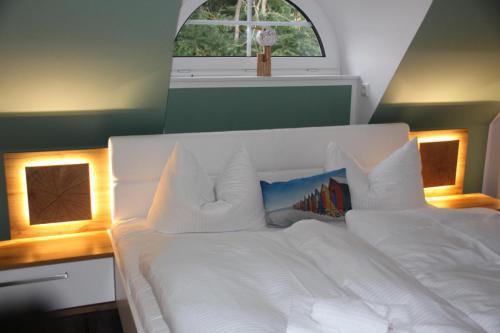 Schlafzimmer 2 mit Ambientebeleuchtung