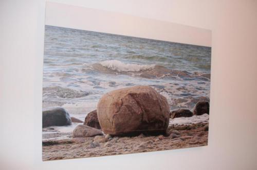 Schlafzimmer 3 Findling auf Holz