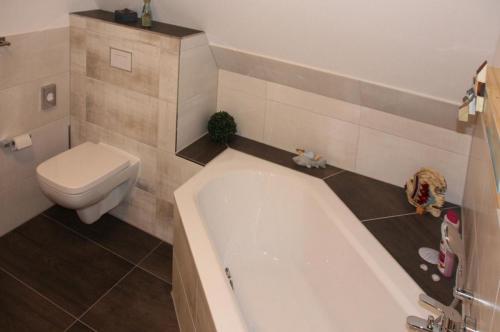 Badezimmer Obergeschoss Badewanne